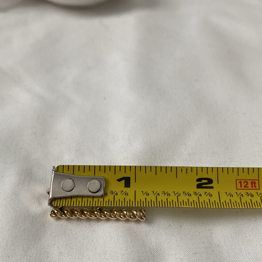 Gold initial R Pendant - Picture 3 of 3